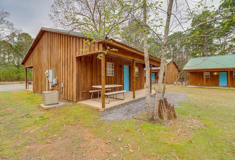 1/2 Mi To Greers Ferry Lake: Quiet Cabin W/ Porch