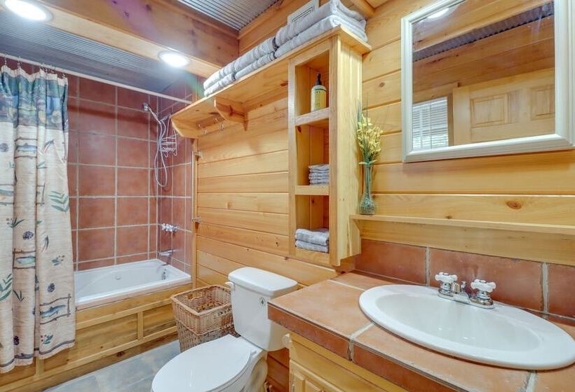 1/2 Mi To Greers Ferry Lake: Quiet Cabin W/ Porch