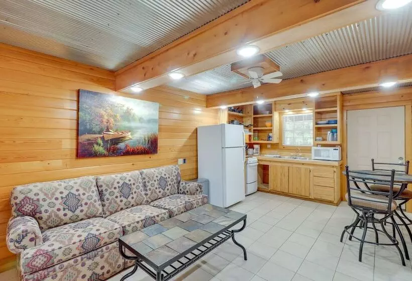1/2 Mi To Greers Ferry Lake: Quiet Cabin W/ Porch