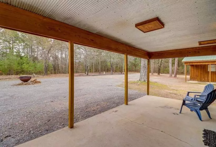 1/2 Mi To Greers Ferry Lake: Quiet Cabin W/ Porch