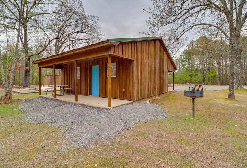 1/2 Mi To Greers Ferry Lake: Quiet Cabin W/ Porch