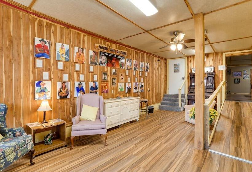 Historic Hardy Home W/ Game Room On Main Street