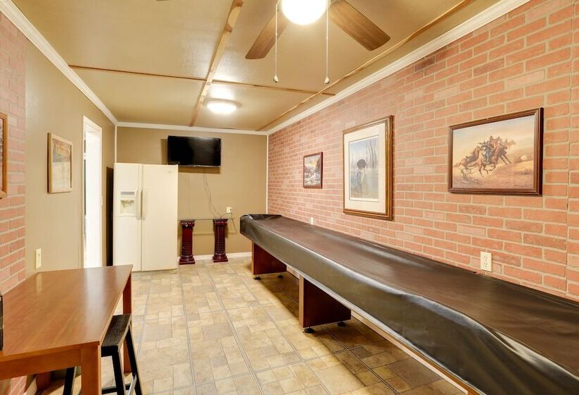 Historic Hardy Home W/ Game Room On Main Street