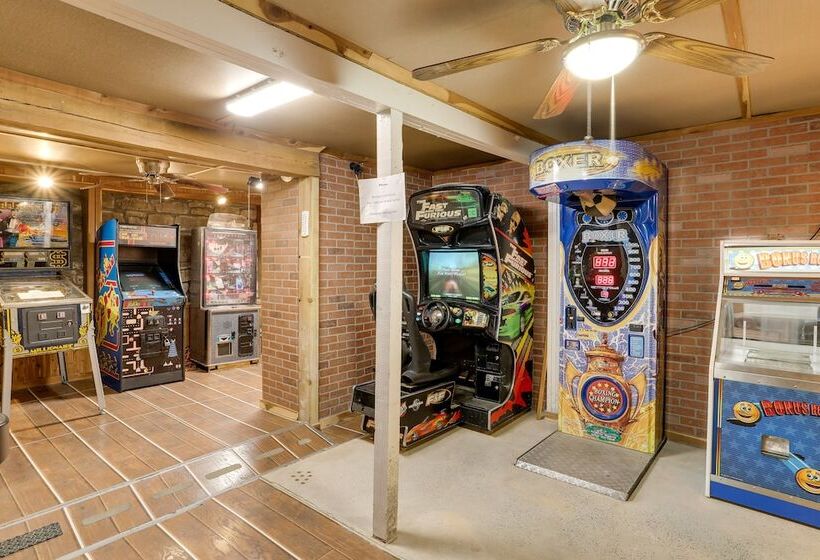 Historic Hardy Home W/ Game Room On Main Street
