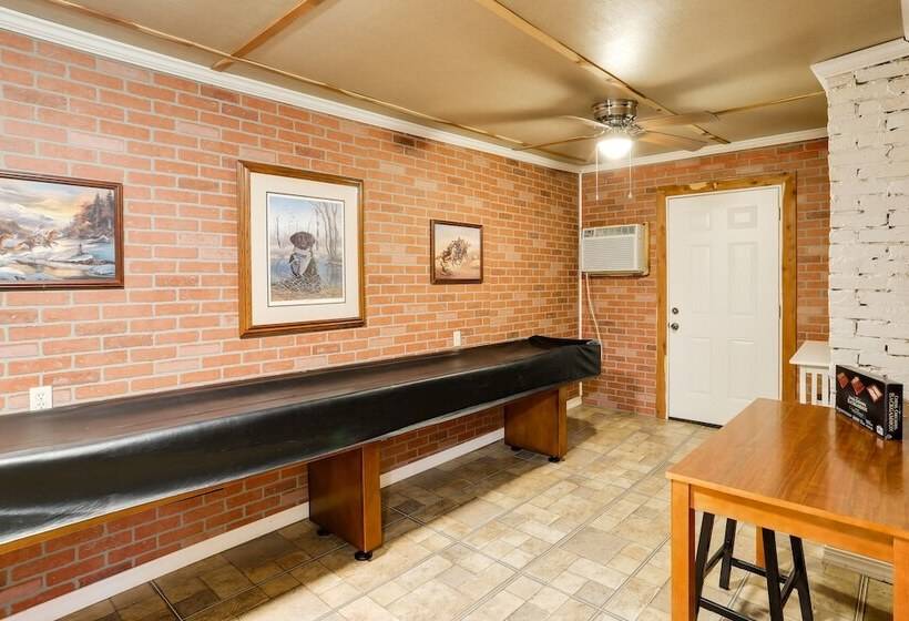 Historic Hardy Home W/ Game Room On Main Street