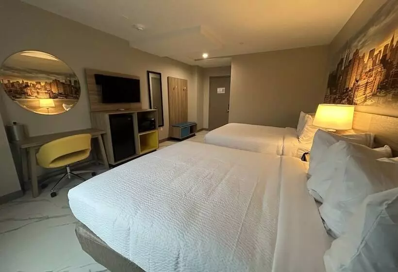 هتل Days Inn By Wyndham Staten Island