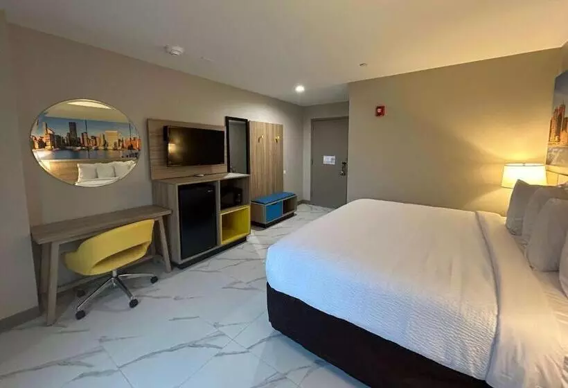 هتل Days Inn By Wyndham Staten Island