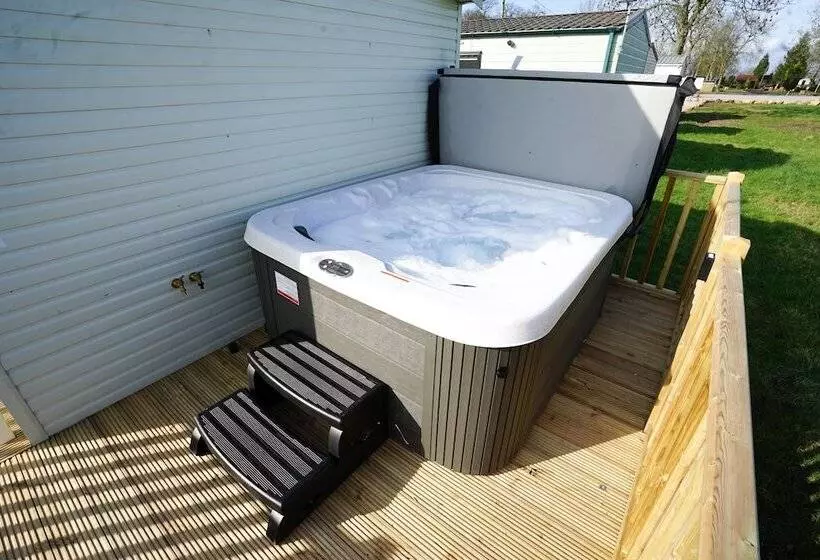 ホテル Inviting 3 Bed Lodge In Preston Hot Tub