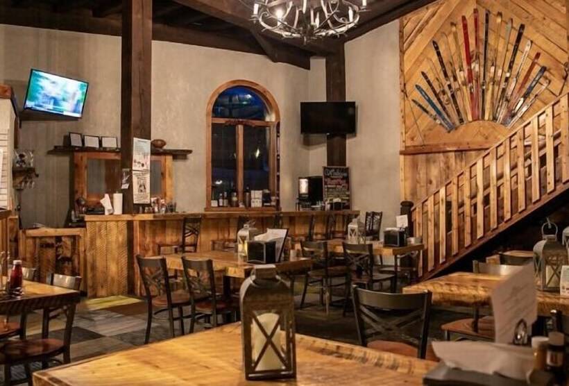 هتل Whitecap Mountains Resort