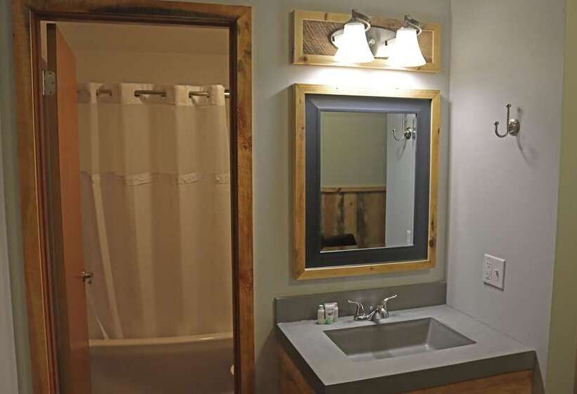 هتل Whitecap Mountains Resort