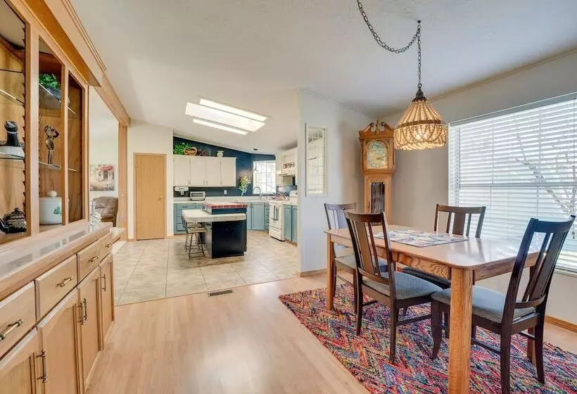 Idyllic Rock Island Home W/ Columbia River Views