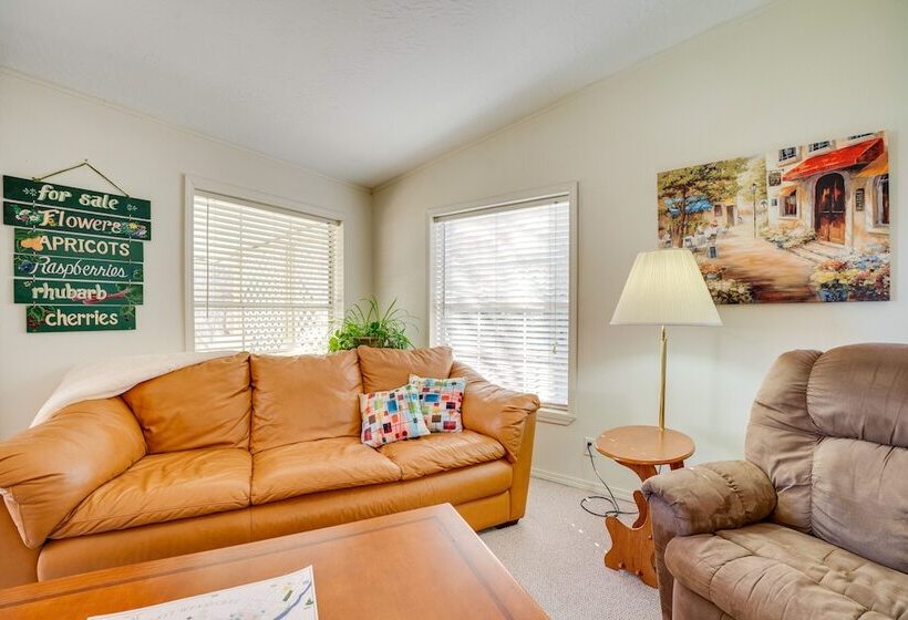 Idyllic Rock Island Home W/ Columbia River Views