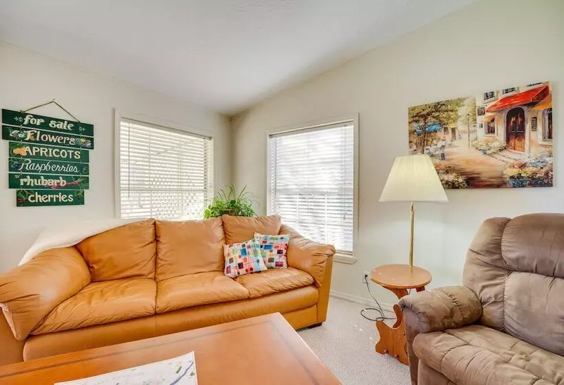 Idyllic Rock Island Home W/ Columbia River Views