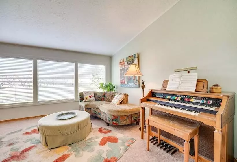 Idyllic Rock Island Home W/ Columbia River Views