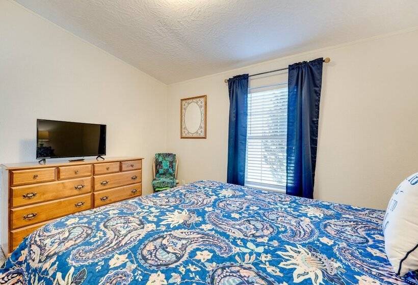 Idyllic Rock Island Home W/ Columbia River Views