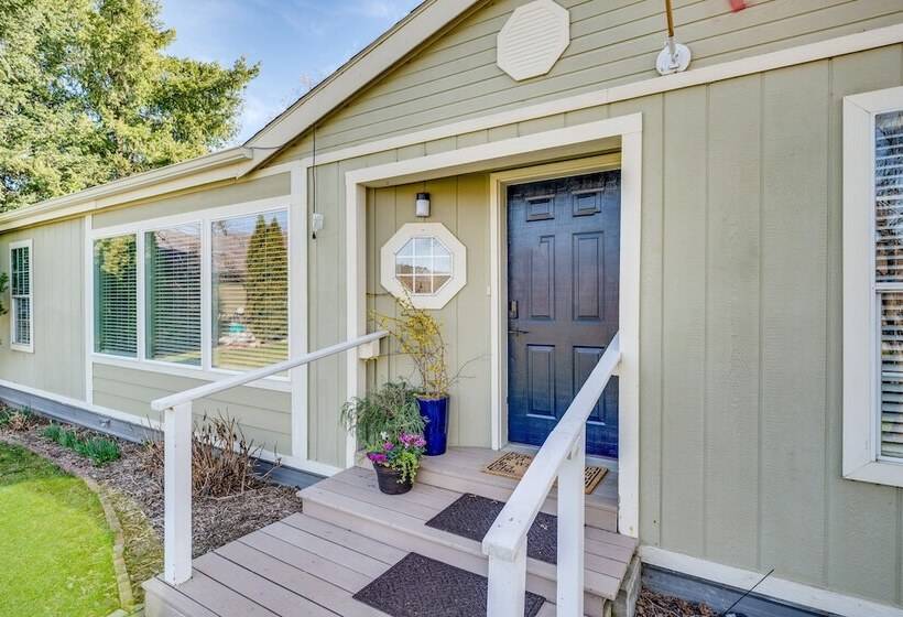 Idyllic Rock Island Home W/ Columbia River Views