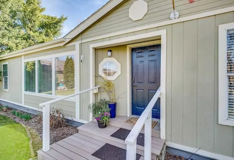 Idyllic Rock Island Home W/ Columbia River Views