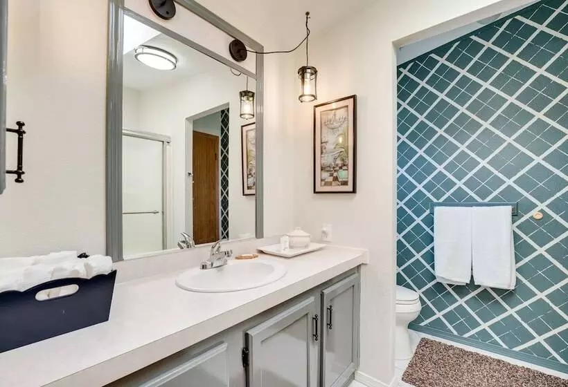 Idyllic Rock Island Home W/ Columbia River Views