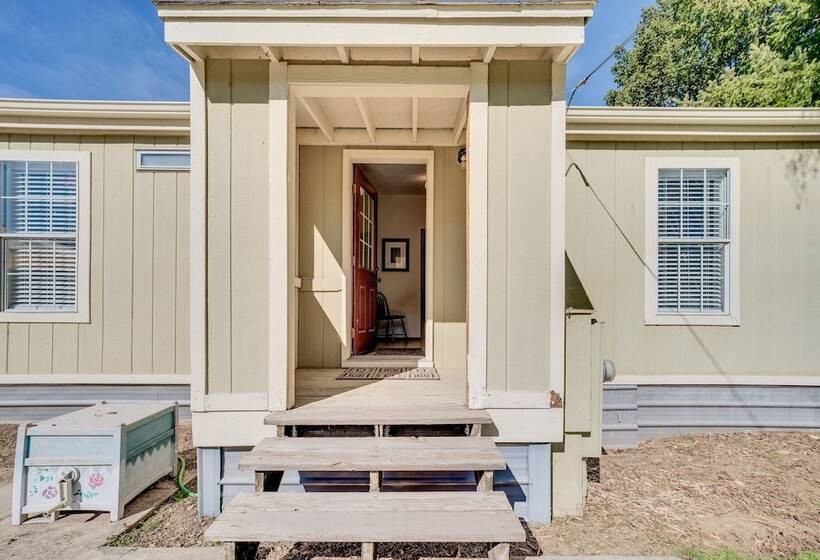 Idyllic Rock Island Home W/ Columbia River Views