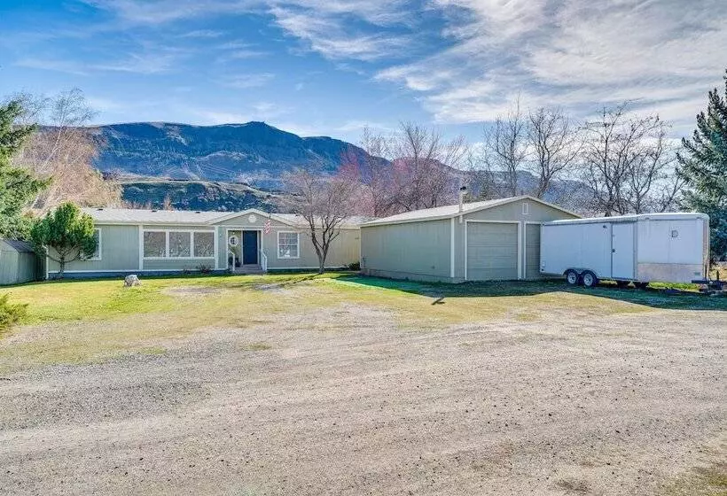 Idyllic Rock Island Home W/ Columbia River Views
