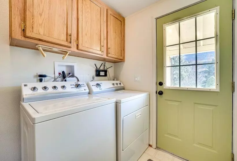 Idyllic Rock Island Home W/ Columbia River Views