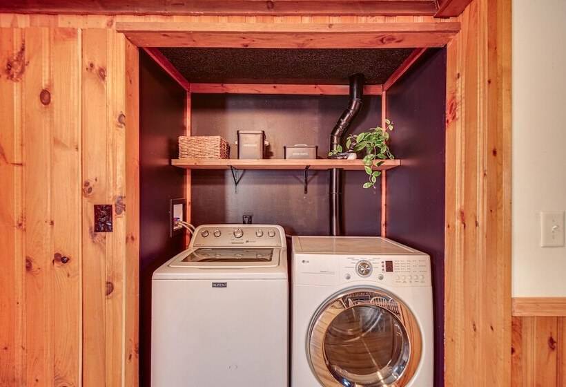 Inviting Alton Bay Home Near Lake Winnipesaukee!