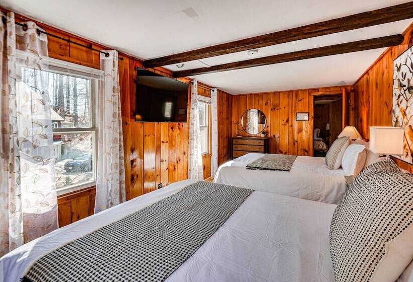 Inviting Alton Bay Home Near Lake Winnipesaukee!