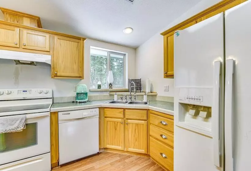 Kalispell Home W/ Patio & Grill On 4 Acres!