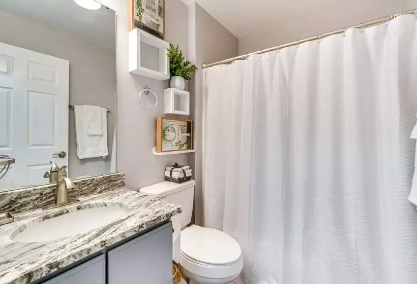 Lovely Florida Retreat W/ Lanai: 5 Mi To Riverwalk