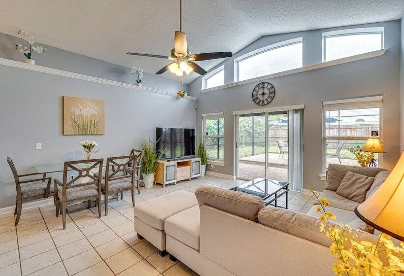 Lovely Florida Retreat W/ Lanai: 5 Mi To Riverwalk