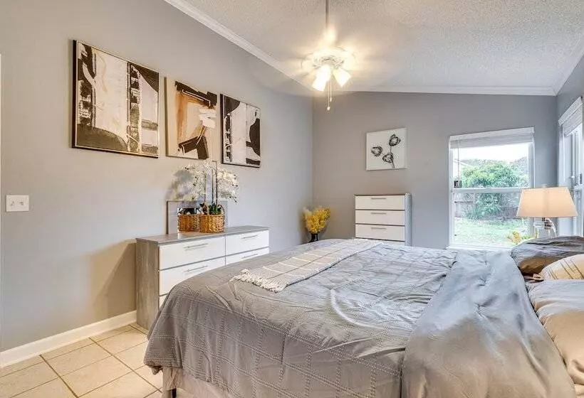 Lovely Florida Retreat W/ Lanai: 5 Mi To Riverwalk