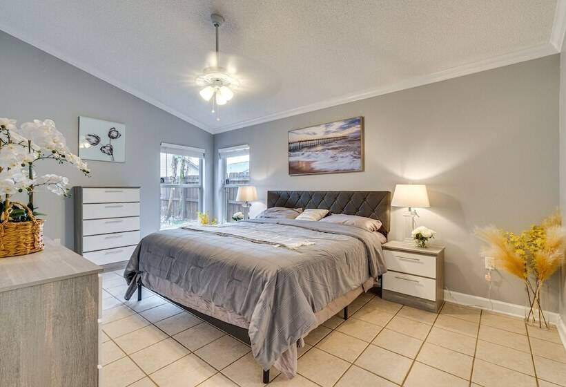 Lovely Florida Retreat W/ Lanai: 5 Mi To Riverwalk