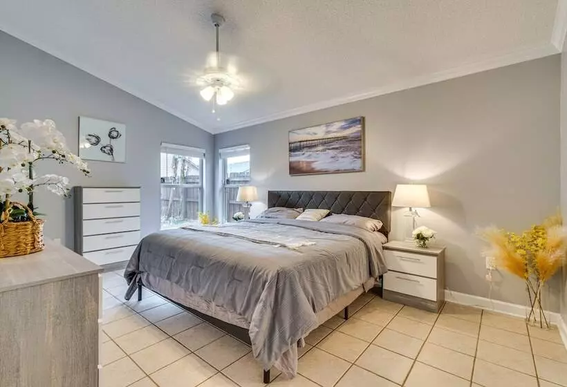 Lovely Florida Retreat W/ Lanai: 5 Mi To Riverwalk