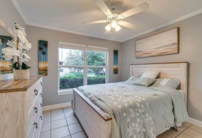 Lovely Florida Retreat W/ Lanai: 5 Mi To Riverwalk
