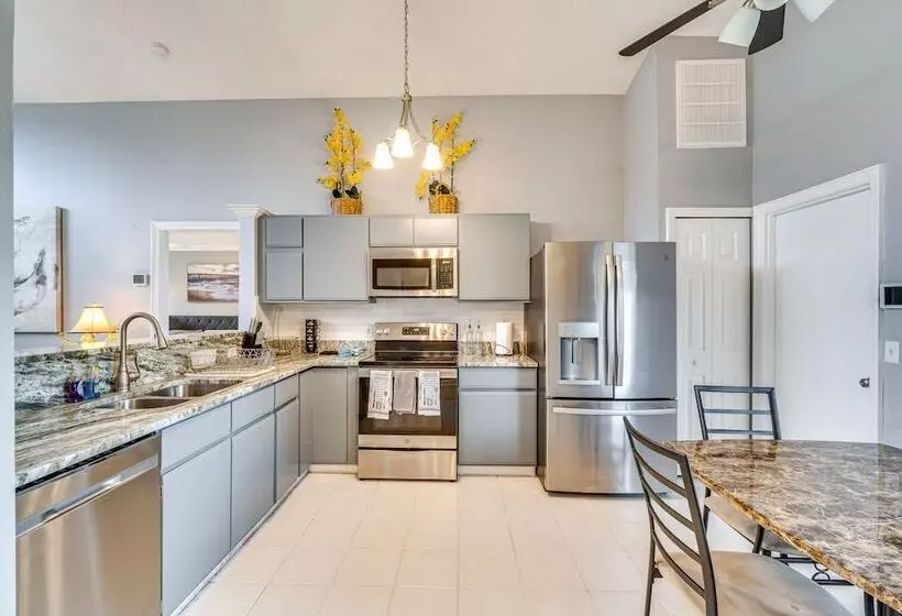 Lovely Florida Retreat W/ Lanai: 5 Mi To Riverwalk