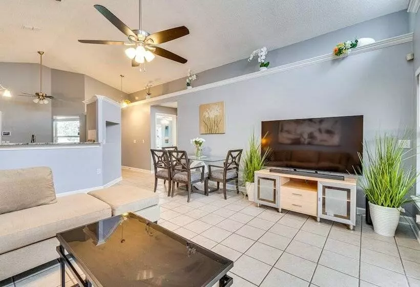 Lovely Florida Retreat W/ Lanai: 5 Mi To Riverwalk