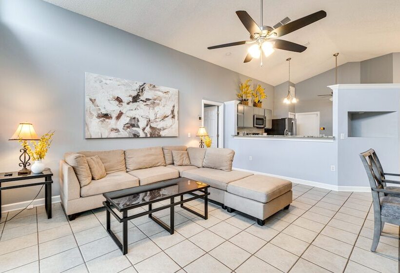 Lovely Florida Retreat W/ Lanai: 5 Mi To Riverwalk