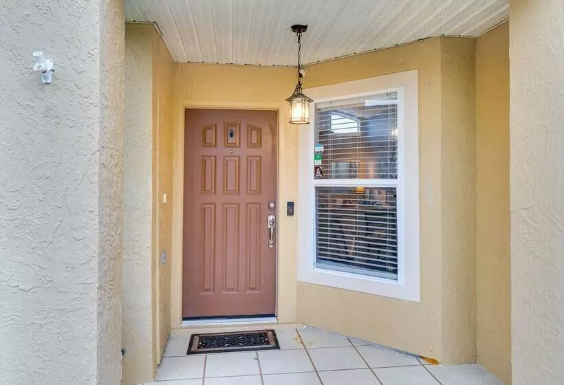 Lovely Florida Retreat W/ Lanai: 5 Mi To Riverwalk