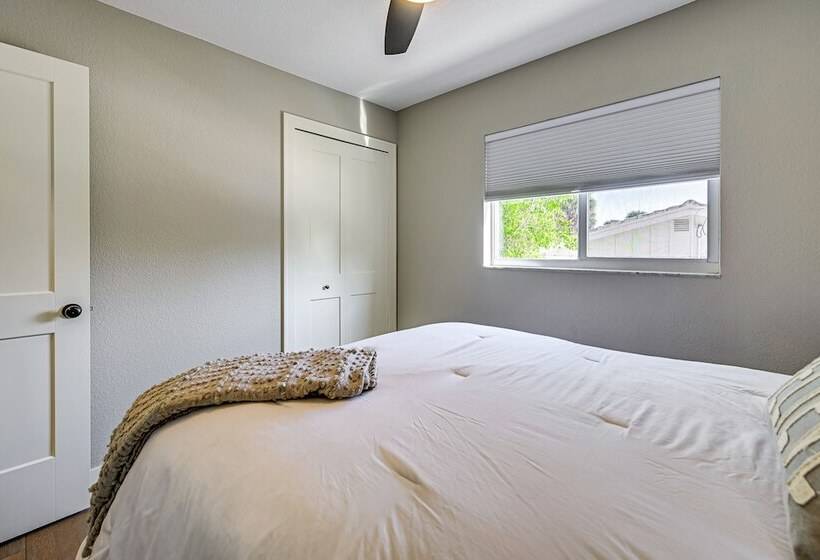 Manasota Key Home W/ Screened Porch: Walk To Beach