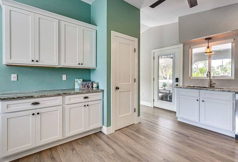 Manasota Key Home W/ Screened Porch: Walk To Beach