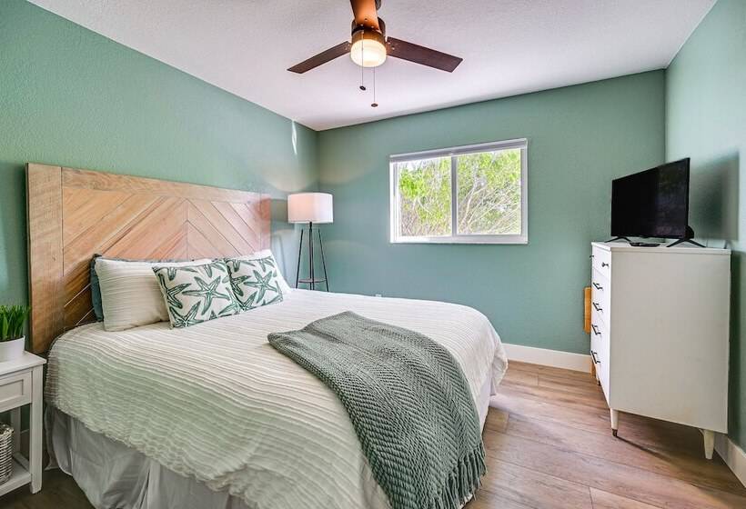 Manasota Key Home W/ Screened Porch: Walk To Beach