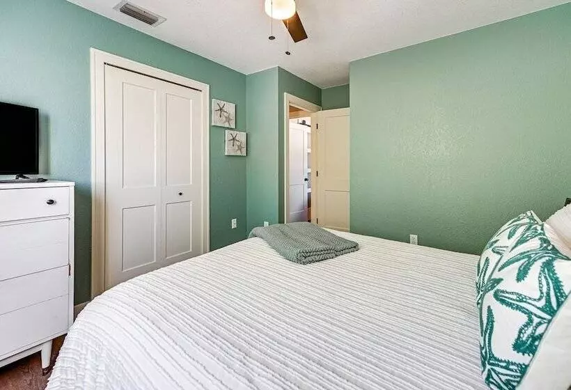 Manasota Key Home W/ Screened Porch: Walk To Beach