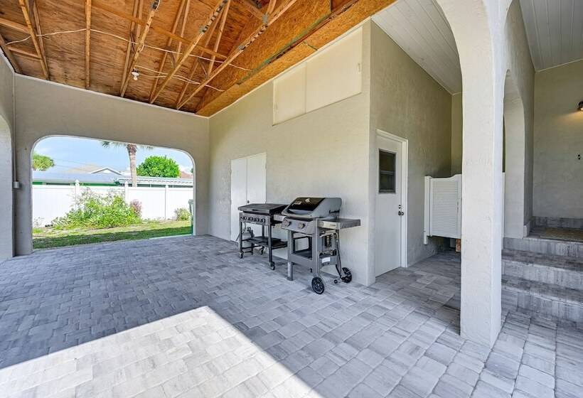 Manasota Key Home W/ Screened Porch: Walk To Beach