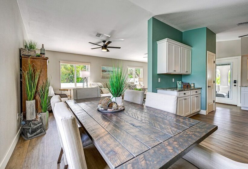 Manasota Key Home W/ Screened Porch: Walk To Beach