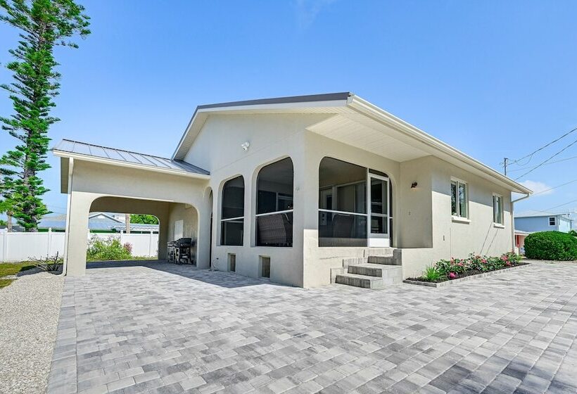 Manasota Key Home W/ Screened Porch: Walk To Beach