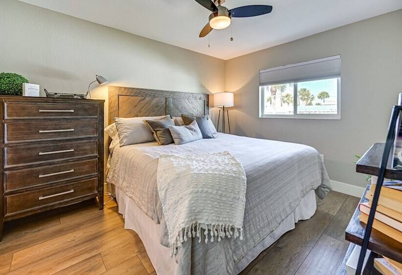 Manasota Key Home W/ Screened Porch: Walk To Beach