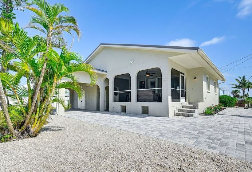 Manasota Key Home W/ Screened Porch: Walk To Beach