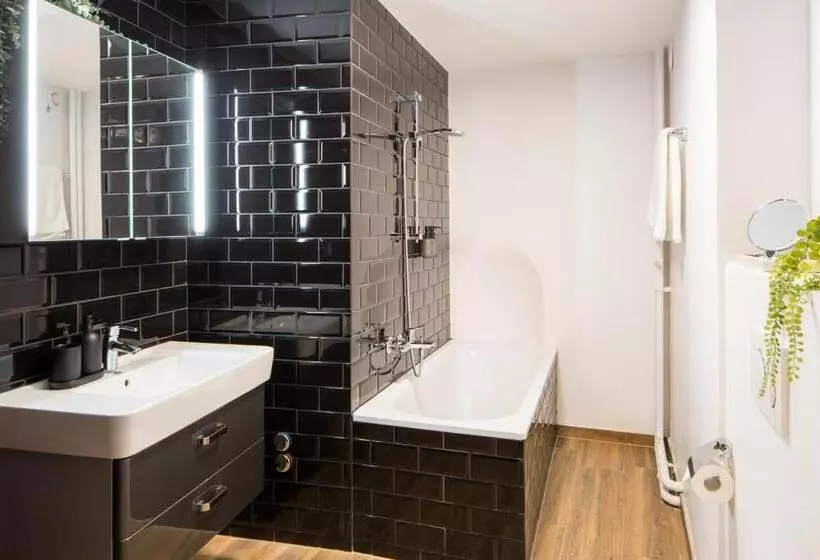 Majatalo Marché 28 Guesthouse