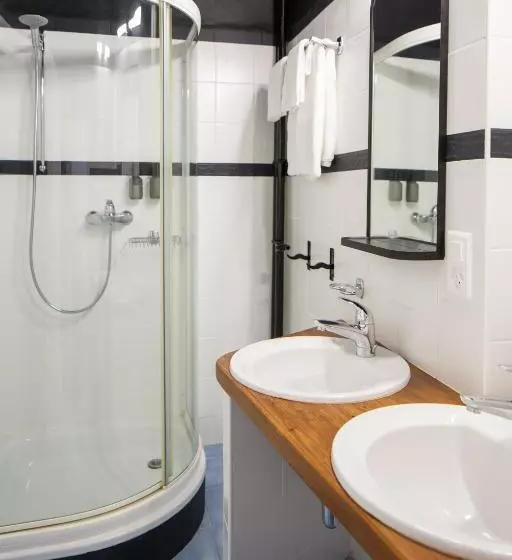 Majatalo Marché 28 Guesthouse