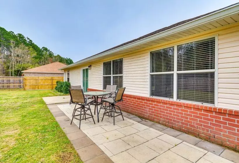 Pet Friendly Home W/ Yard   8 Mi To Perdido Keys!
